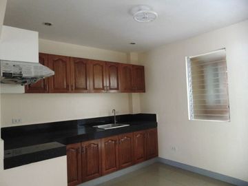 Semi-Furnished Duplex House with 3-Bedrooms in Capitol Cebu City