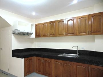 Semi-Furnished Duplex House with 3-Bedrooms in Capitol Cebu City