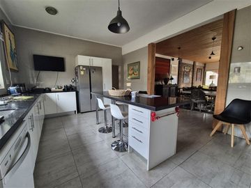 Casa en venta de 4 dorm. en Los Angeles