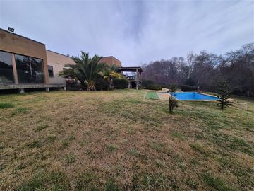 Casa en venta de 4 dorm. en Los Angeles