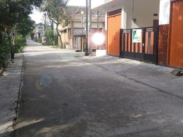 Rumah + kios di pinggir jalan utama perwira bekasi (rius)