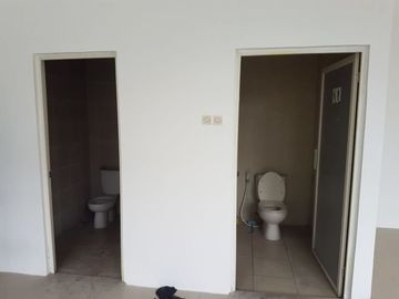 Ruko di Raya Merr ,komersial area lokasi ramai sangat strategis