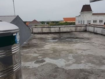 Ruko di Raya Merr ,komersial area lokasi ramai sangat strategis