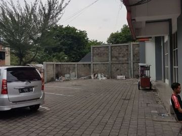 Ruko di Raya Merr ,komersial area lokasi ramai sangat strategis