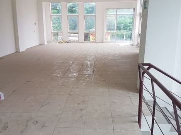 Ruko di Raya Merr ,komersial area lokasi ramai sangat strategis