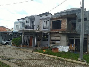 Rumah 2 lantai strategis bebas banjir di bintara bekasi