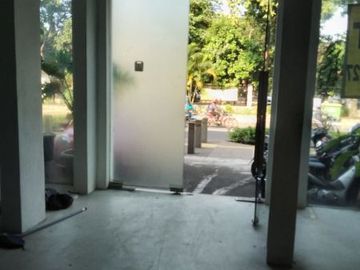 DISEWAKAN RUKO (Cocok Untuk Usaha/Restoran/Cafe) DI JL .KEMANG RAYA JAKARTA SELATAN