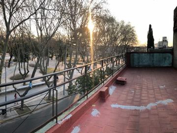 Espectacular Piso Unico 4 Amb. Frte. A La Plaza V. Libertad