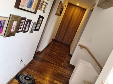 En Venta de Preciosa Residencia en BALVANERA Club Hipico, Diseño de Autor