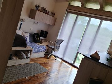 En Venta de Preciosa Residencia en BALVANERA Club Hipico, Diseño de Autor