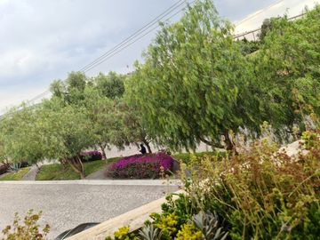 En Venta de Preciosa Residencia en BALVANERA Club Hipico, Diseño de Autor