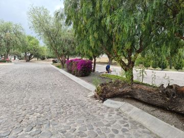 En Venta de Preciosa Residencia en BALVANERA Club Hipico, Diseño de Autor