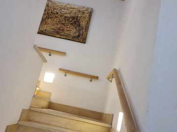 En Venta de Preciosa Residencia en BALVANERA Club Hipico, Diseño de Autor