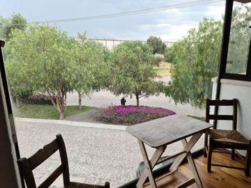 En Venta de Preciosa Residencia en BALVANERA Club Hipico, Diseño de Autor
