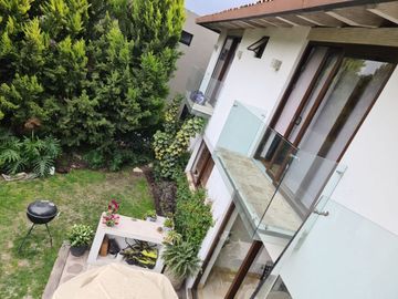 En Venta de Preciosa Residencia en BALVANERA Club Hipico, Diseño de Autor