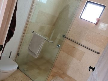 En Venta de Preciosa Residencia en BALVANERA Club Hipico, Diseño de Autor