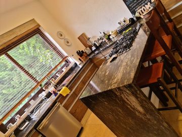 En Venta de Preciosa Residencia en BALVANERA Club Hipico, Diseño de Autor