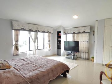 Casa independiente en el  Valle de los Chillos, 5 Dormitorios, Oficinas, ideal para negocio, Armenia