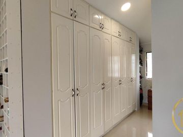 Casa independiente en el  Valle de los Chillos, 5 Dormitorios, Oficinas, ideal para negocio, Armenia