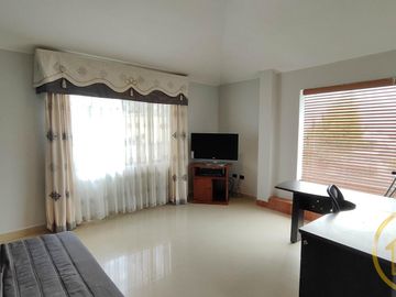 Casa independiente en el  Valle de los Chillos, 5 Dormitorios, Oficinas, ideal para negocio, Armenia