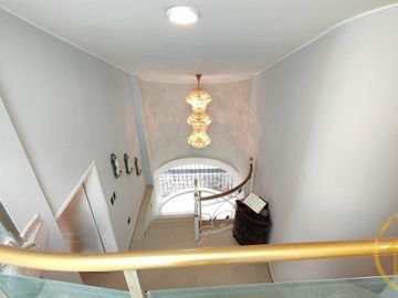 Casa independiente en el  Valle de los Chillos, 5 Dormitorios, Oficinas, ideal para negocio, Armenia