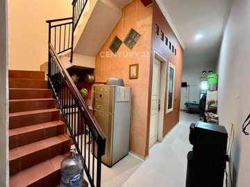 Rumah Besar 1 Setengah Lantai Di Jatiwaringin Pondok Gede Bekasi