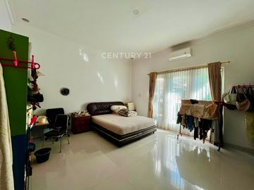 Rumah Besar 1 Setengah Lantai Di Jatiwaringin Pondok Gede Bekasi