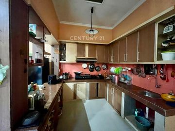 Rumah Besar 1 Setengah Lantai Di Jatiwaringin Pondok Gede Bekasi
