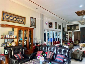 Rumah Besar 1 Setengah Lantai Di Jatiwaringin Pondok Gede Bekasi