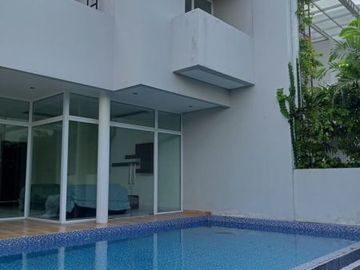 Dijual Rumah Desain Townhouse Kebayoran Lama, Jakarta Selatan