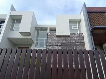 Dijual Rumah Desain Townhouse Kebayoran Lama, Jakarta Selatan