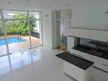 Dijual Rumah Desain Townhouse Kebayoran Lama, Jakarta Selatan