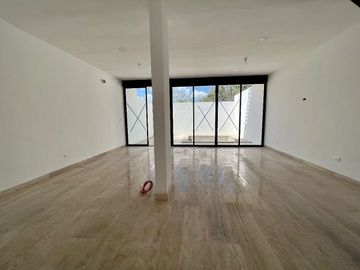 CASA EN VENTA EN MÉRIDA, PRIVADA COPO 308, ALBERCA Y ACABADOS DE LUJO.