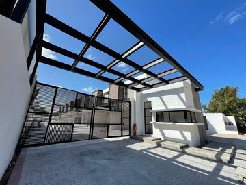 CASA EN VENTA EN MÉRIDA, PRIVADA COPO 308, ALBERCA Y ACABADOS DE LUJO.