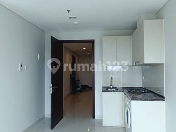 Dijual apartment semi furnished 3Br Puri mansion