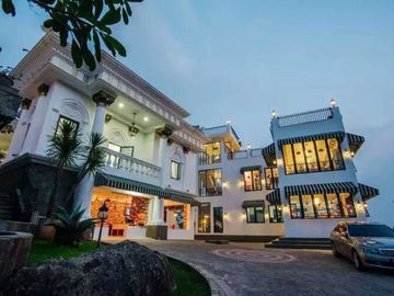 For Sale Luxury Villa at Beautiful Mountain Environment