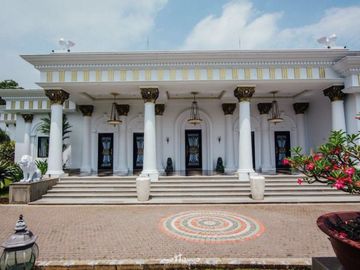 For Sale Luxury Villa at Beautiful Mountain Environment