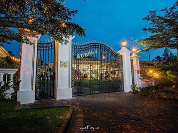 For Sale Luxury Villa at Beautiful Mountain Environment