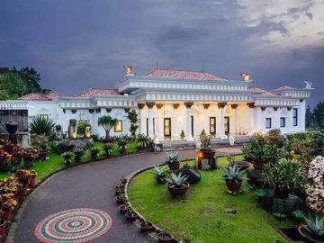 For Sale Luxury Villa at Beautiful Mountain Environment