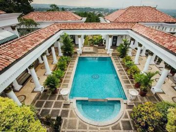For Sale Luxury Villa at Beautiful Mountain Environment