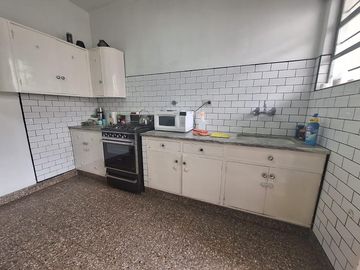 Chaco 500. Villa Primera. Casa 3 ambientes con cochera.