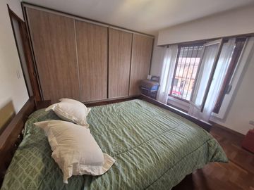 Chaco 500. Villa Primera. Casa 3 ambientes con cochera.