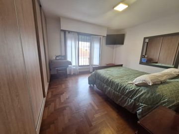 Chaco 500. Villa Primera. Casa 3 ambientes con cochera.