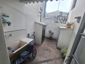 Chaco 500. Villa Primera. Casa 3 ambientes con cochera.