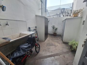 Chaco 500. Villa Primera. Casa 3 ambientes con cochera.
