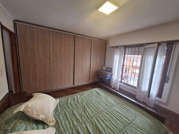 Chaco 500. Villa Primera. Casa 3 ambientes con cochera.