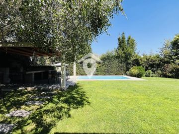 Casa en venta de 5 dormitorios, Chicureo,Piedra roja, Colina