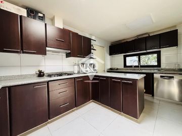 Casa en venta de 5 dormitorios, Chicureo,Piedra roja, Colina