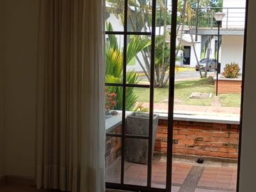 casa en arriendo en avenida sur. Cod A118720