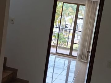 casa en arriendo en avenida sur. Cod A118720